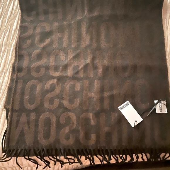 Moshino scarf - Picture 4 of 6